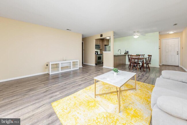 Building Photo - 43 Dover Ct