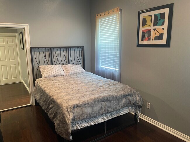 Building Photo - 16868 Ridge Cliff Dr