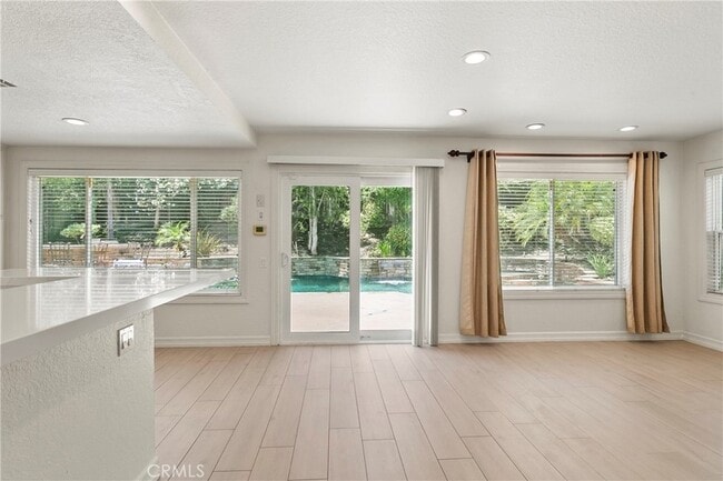Building Photo - 28501 El Sur