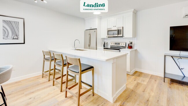 Building Photo - 425 N Rosemont Ave