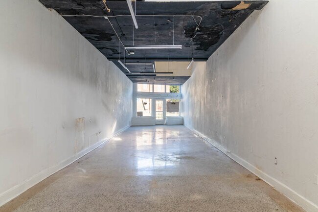 Building Photo - 2505 S Presa St