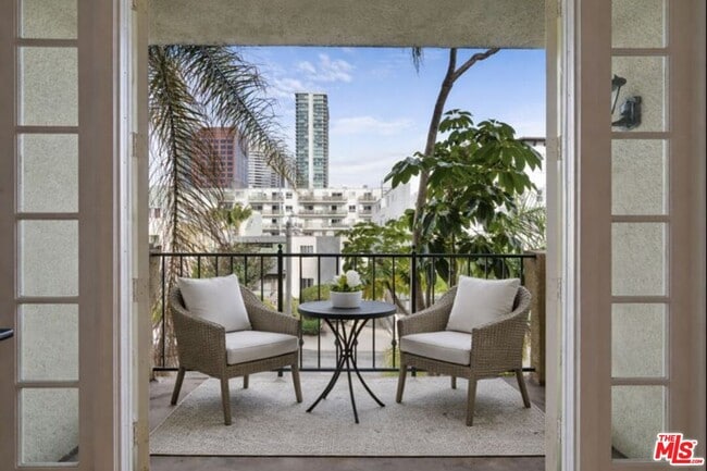 Building Photo - 1225 Armacost Ave