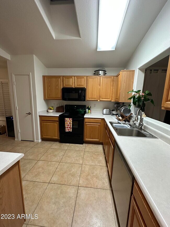 Building Photo - 6403 W Chisum Trail