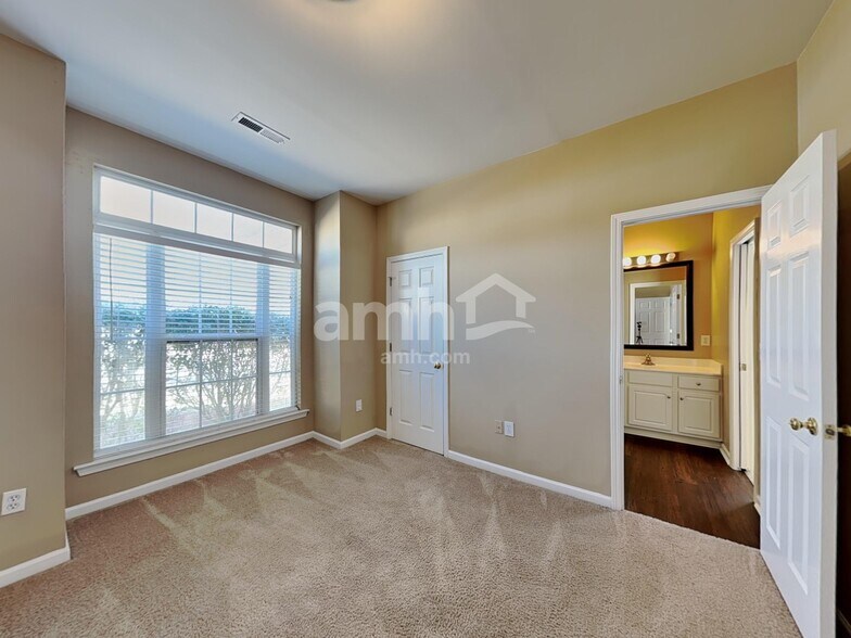Building Photo - 808 Bindon Ln