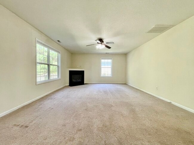 Building Photo - 806 Northwood Hills Ave