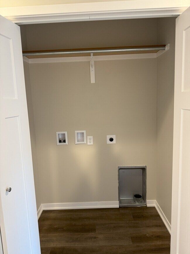 Building Photo - 1046 Kate Ave