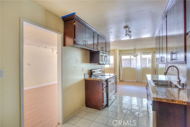 Building Photo - 125 S Sierra Madre Blvd