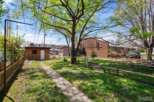 Building Photo - 4936 Shaw Ave