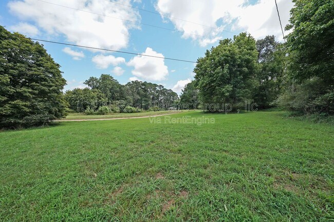 Building Photo - 251 Hog Farm Cir