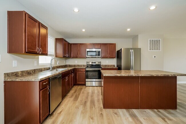Building Photo - 107 Campus Ln