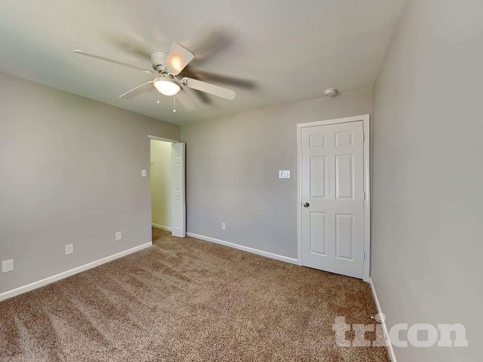 Building Photo - 927 Littleton Dr