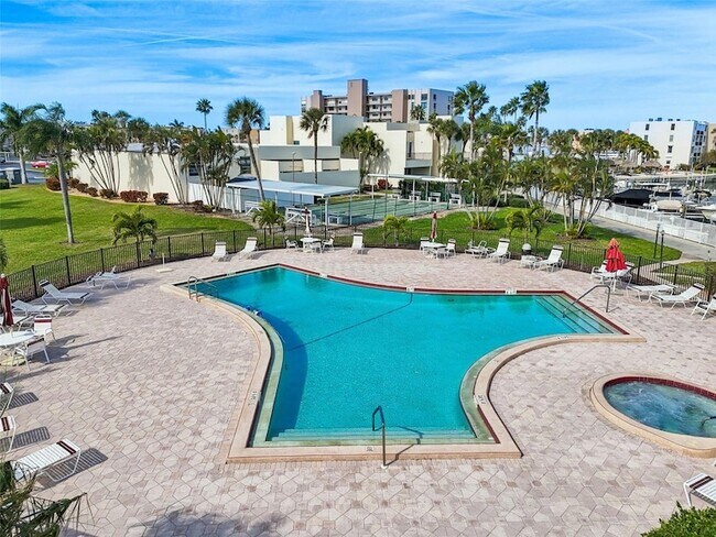 Building Photo - 7625 Sun Island Dr S