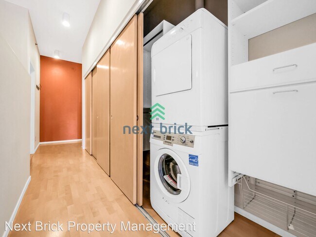 Building Photo - 1 br, 1 bath House - 2030 Western Ave, Uni...