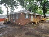 Building Photo - Fully Renovated 2 Bedroom Duplex!