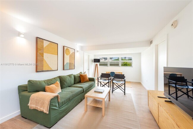 Primary Photo - 1881 Washington Ave