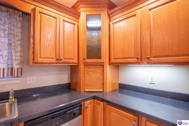 Building Photo - 243 Emmaus Cir