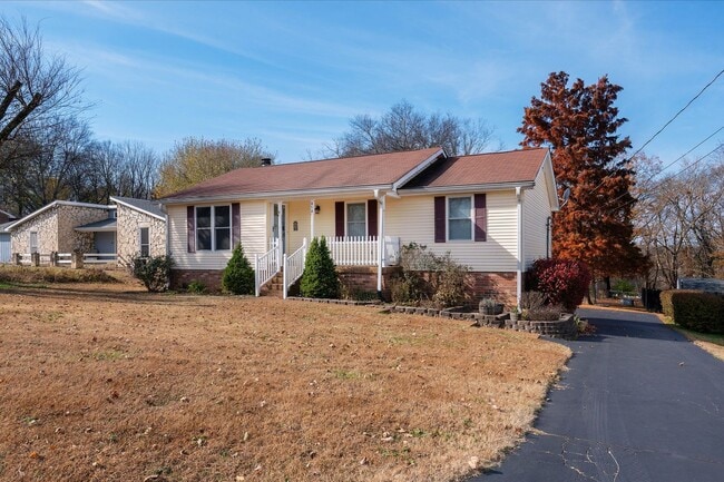 Building Photo - 3 Bedrooms with Full Basement on Corner Lot!