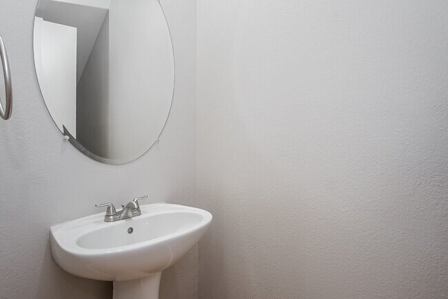 Building Photo - 1932 Basilwood Ct