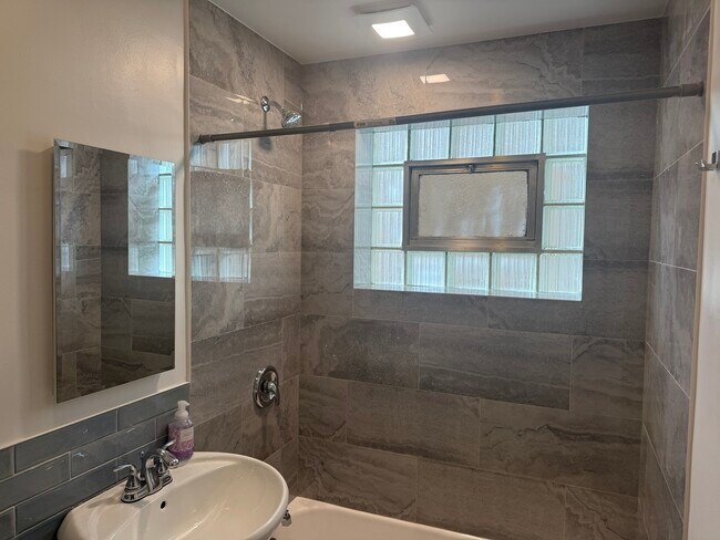 Building Photo - 1540 S 59th Ct