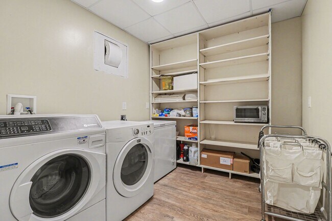 Building Photo - Two Levels. Two Kitchens. One Pool. East Cobb at $5,495/month
