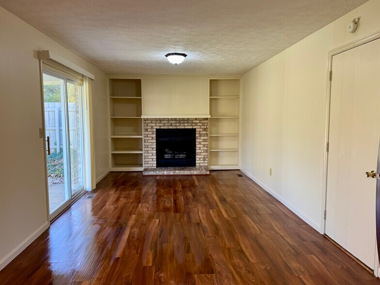 Family/Dining Room - 325 Cedar Cliff Rd