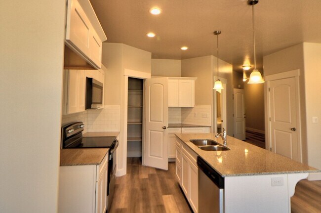 Building Photo - 16347 S Piston Ln