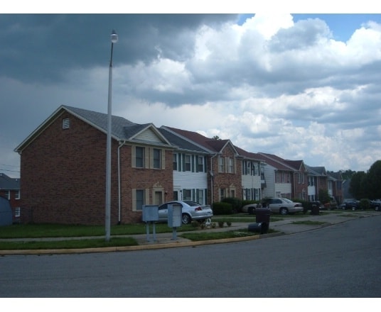 Primary Photo - 232-252 Strawberry Ln