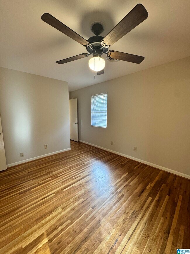 Building Photo - 3712 Country Club Dr S