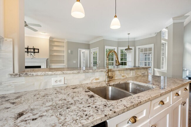 Building Photo - 30135 Porter Dr