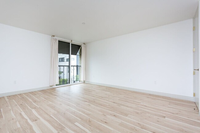 Building Photo - Trendy Hillcrest Condo