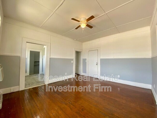 Building Photo - 314 1/2 KINGS HIGHWAY