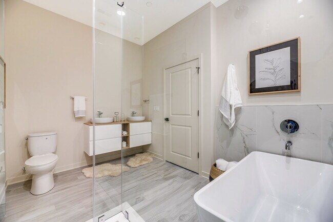 Building Photo - 790 E Irving Park Rd