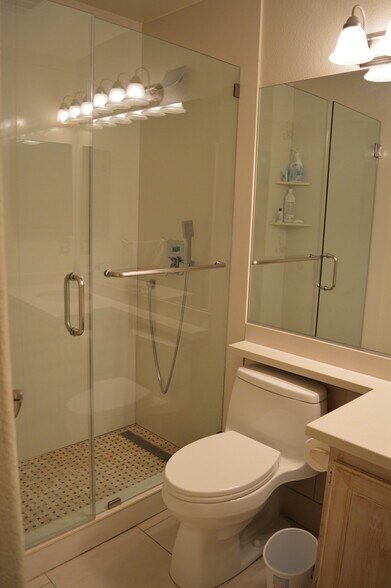 Building Photo - 1524 Waterton Dr
