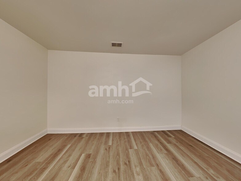 Building Photo - 317 Golf Rd