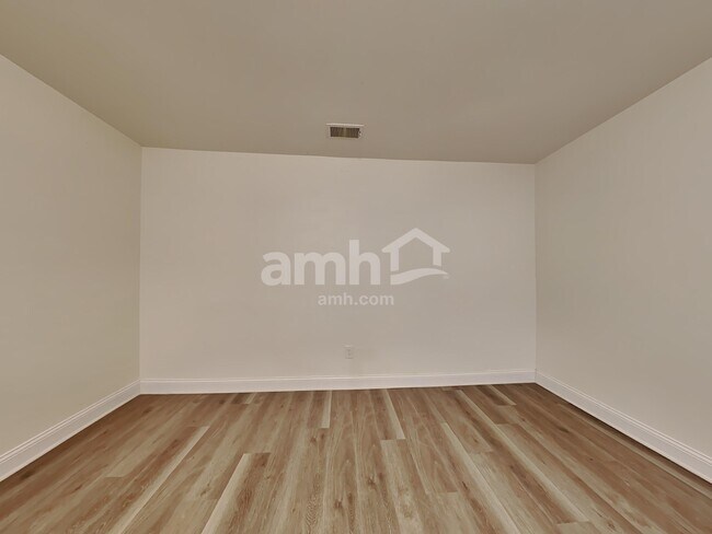 Building Photo - 317 Golf Rd