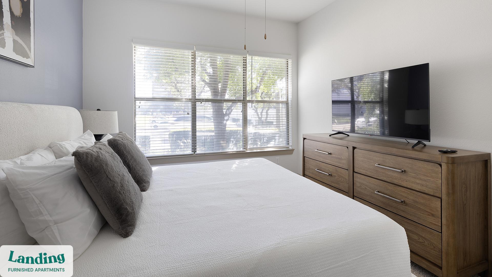 Building Photo - 5005 Galleria Dr