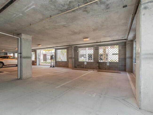 Building Photo - 15 Avalon St