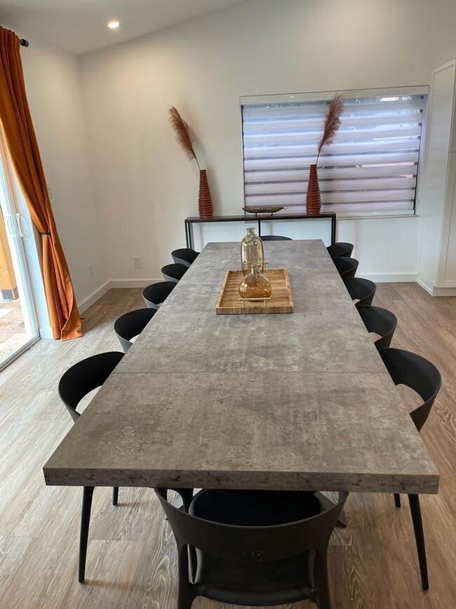 Building Photo - 7360 San Sebastian Dr