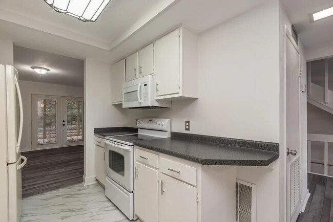 Building Photo - 98 Valley Forge Dr