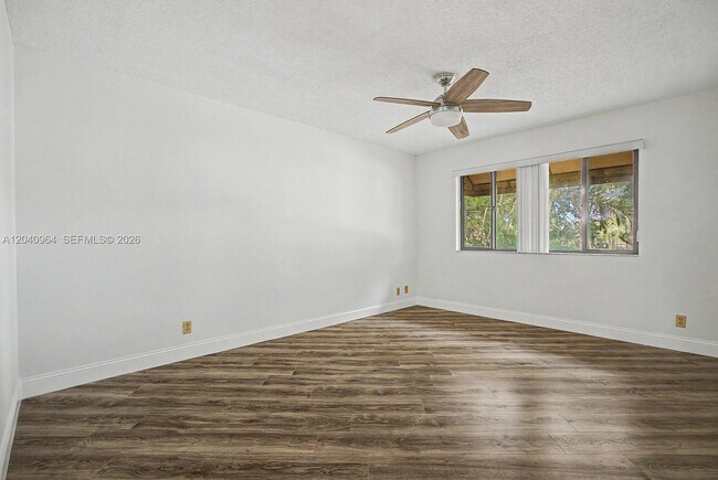Building Photo - 15575 Miami Lakeway N