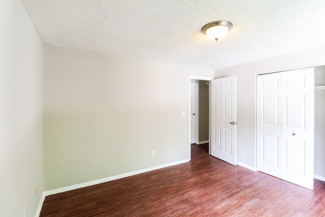 Building Photo - 2130 Scarbrough Dr