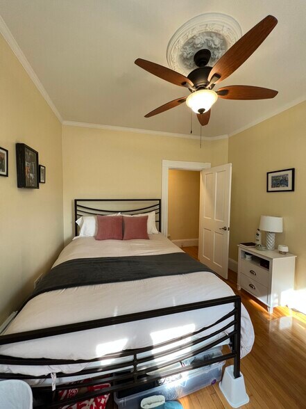 Building Photo - 176 Elm St