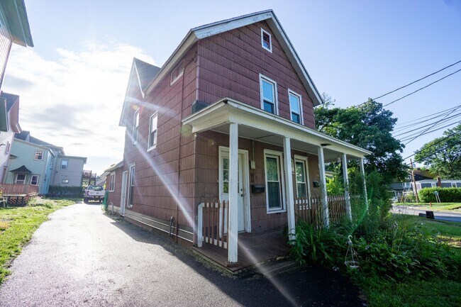 Building Photo - 715 S Beech St