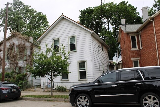 Building Photo - 243 Oak St