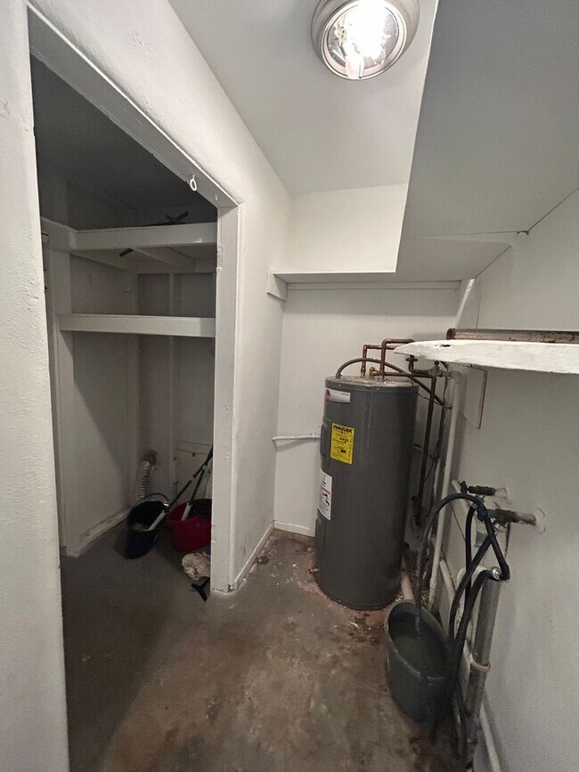 Building Photo - 760 Greenway Pl