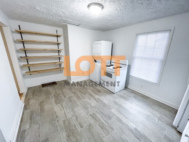 Building Photo - 1 Monroe St