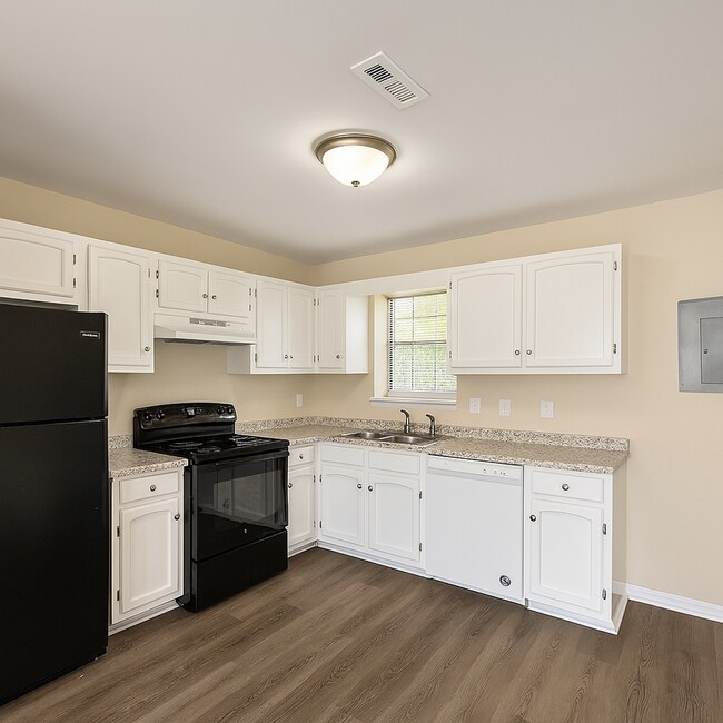 Building Photo - Two bedroom, 1.5 bath apartment home at Ha...