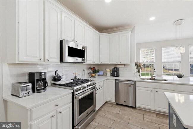 Building Photo - 6711 Selbourne Ln