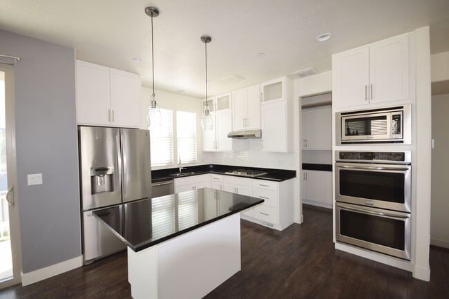 Building Photo - Grames-Daybreak