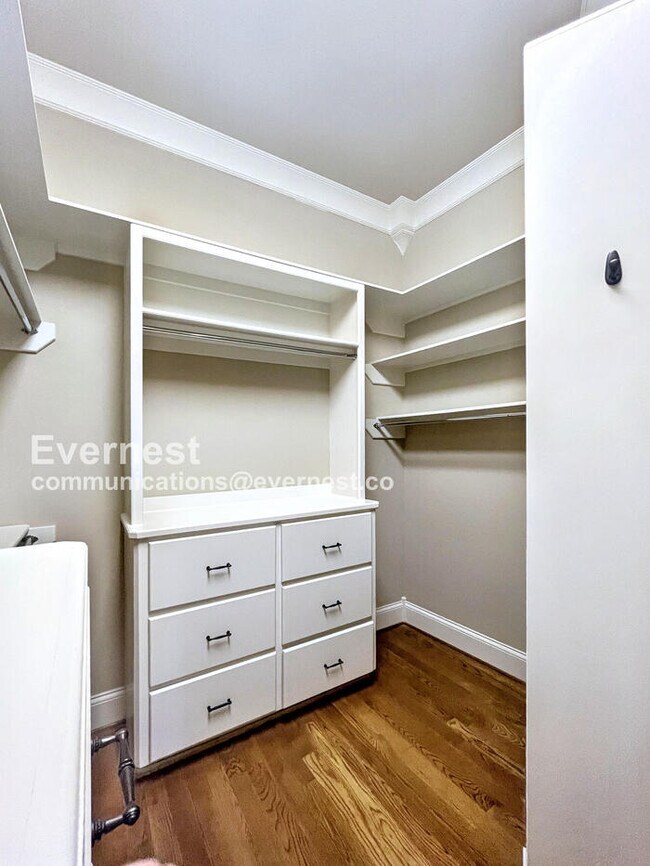 Building Photo - 9558 Hampton Reserve Dr